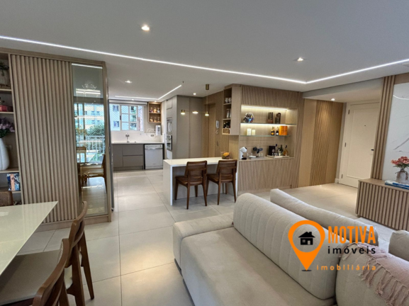 Foto da sala de jantar e estar.